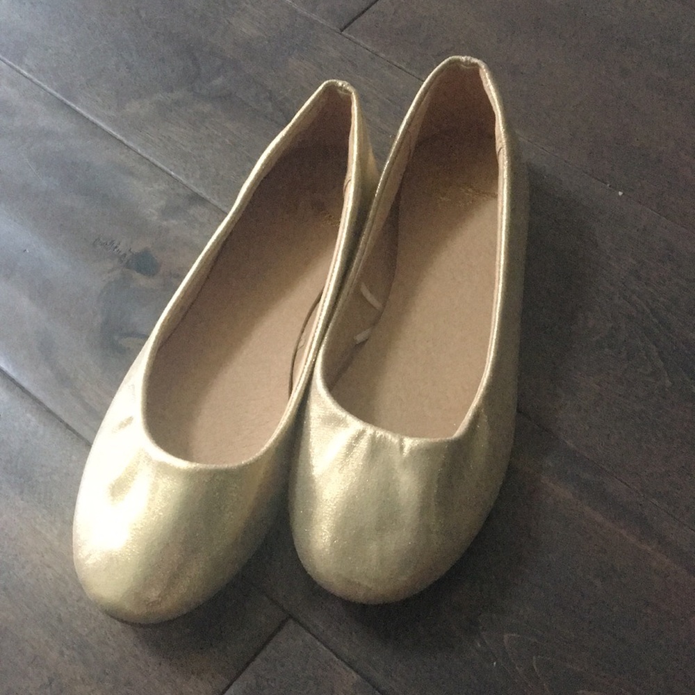 Girls gold flats barely worn. Size 3